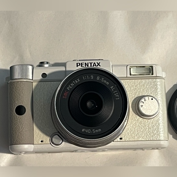 BRAND NEW Pentax digital camera/video camera w/ pop-up flash & storage drive! - Picture 4 of 14